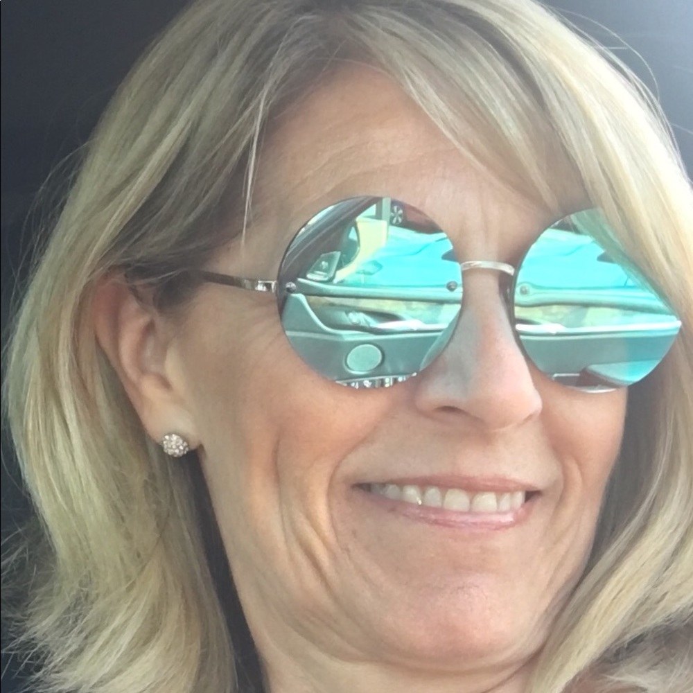 Meet your Posher, Deborah